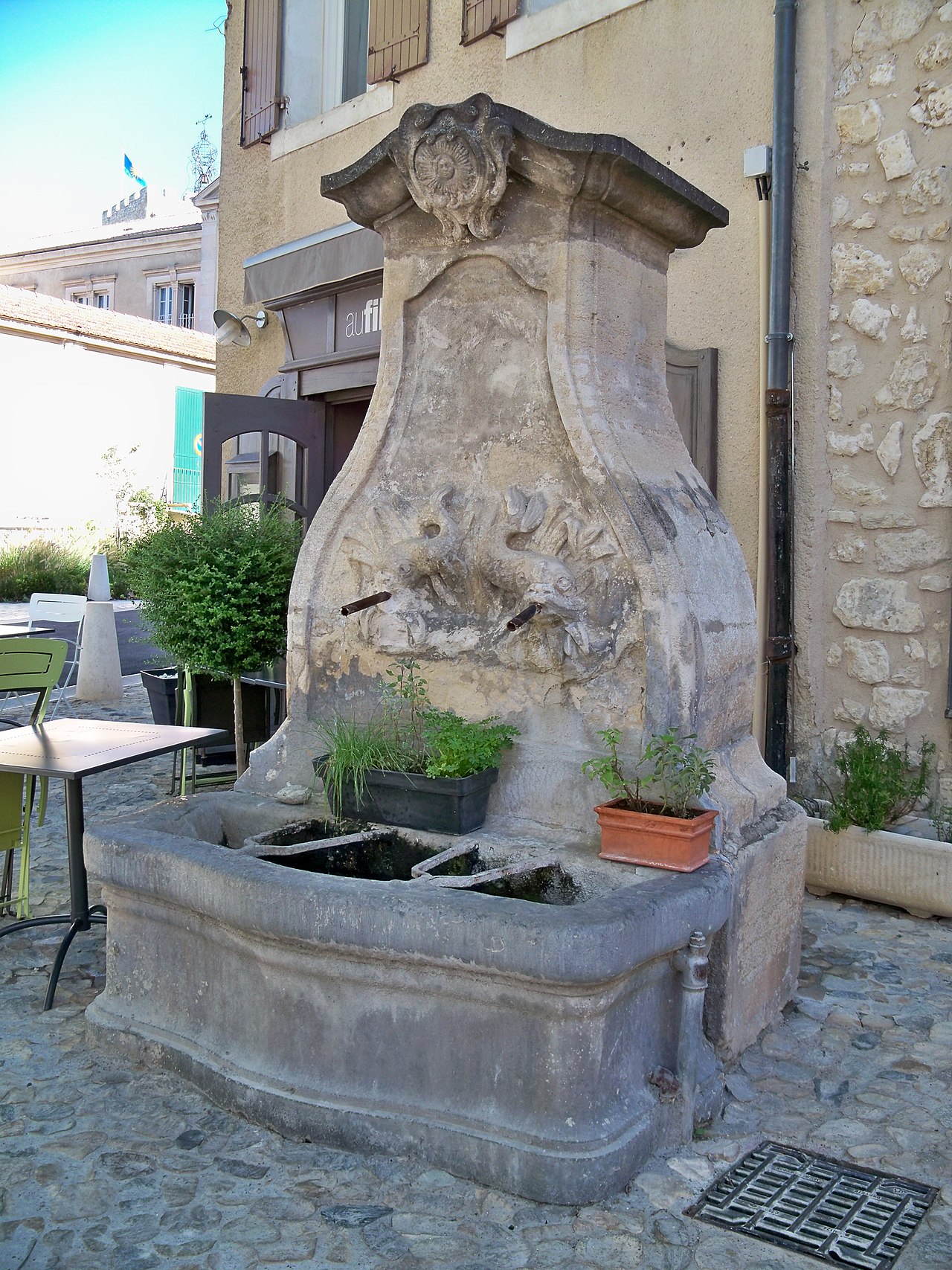 Fontaine de l'Hôtel de ville de Pernes-les-Fontaines